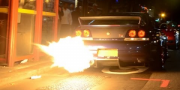 Огнедышащий Nissan Skyline GT-R терроризирует лондонцев